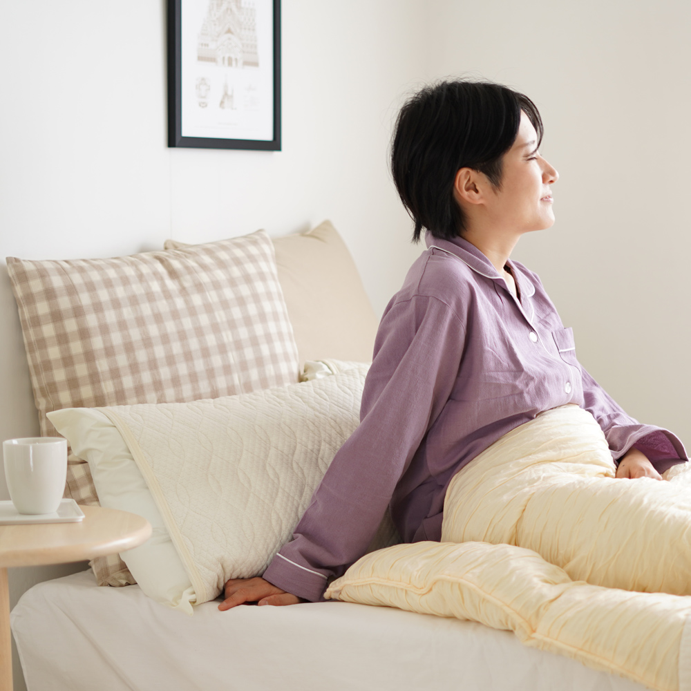 HURON加工 リカバリー 枕パッド 女性モデル使用イメージ